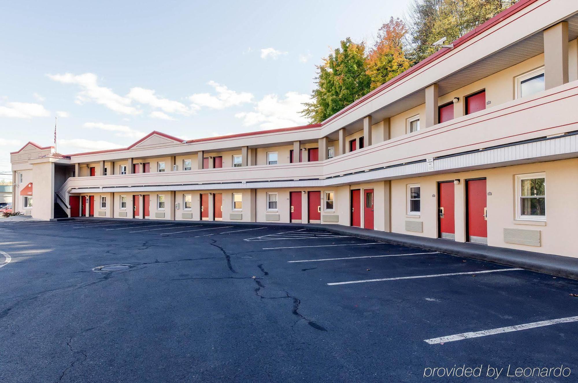 Econo Lodge West Springfield Extérieur photo
