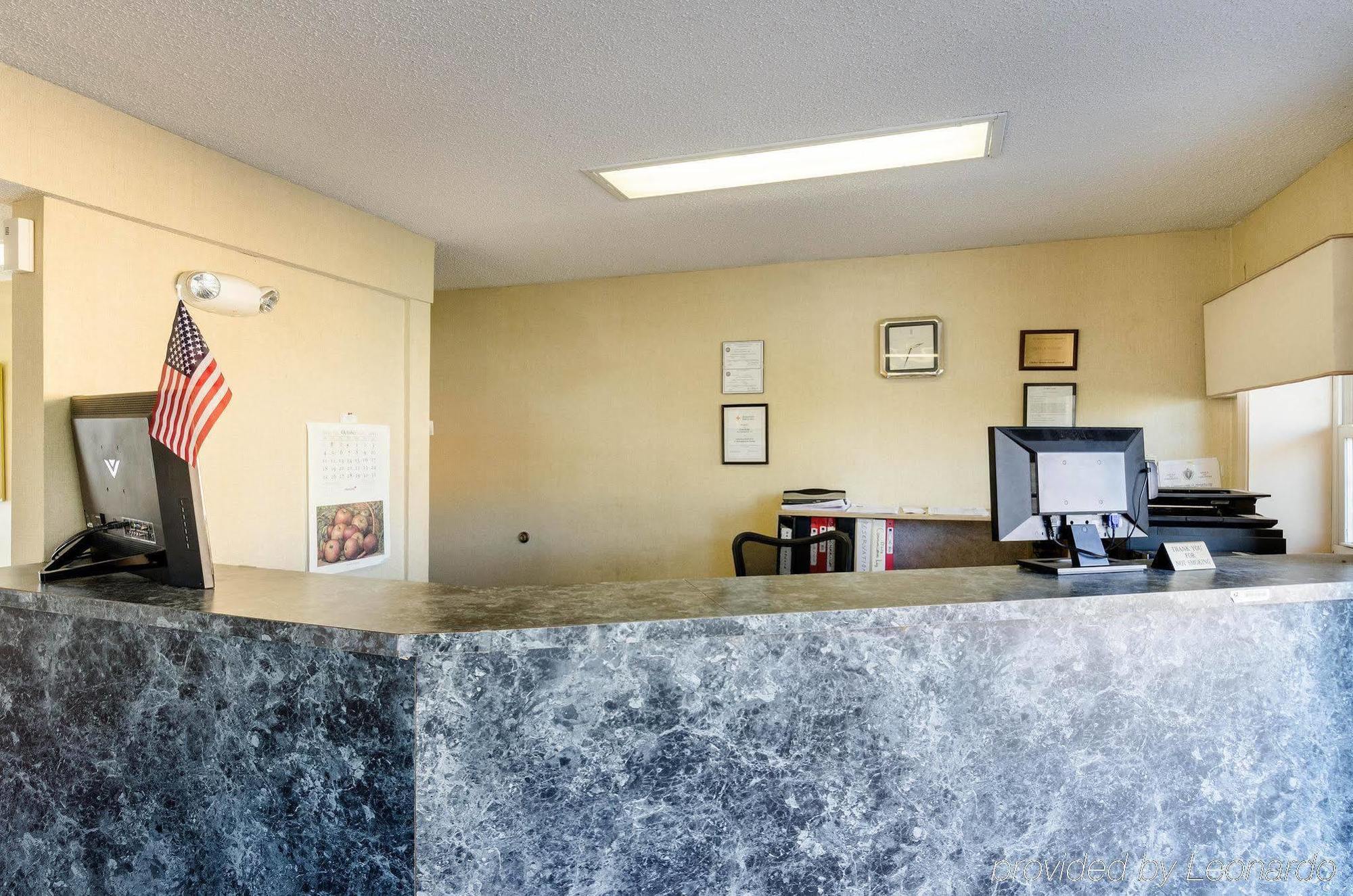 Econo Lodge West Springfield Extérieur photo
