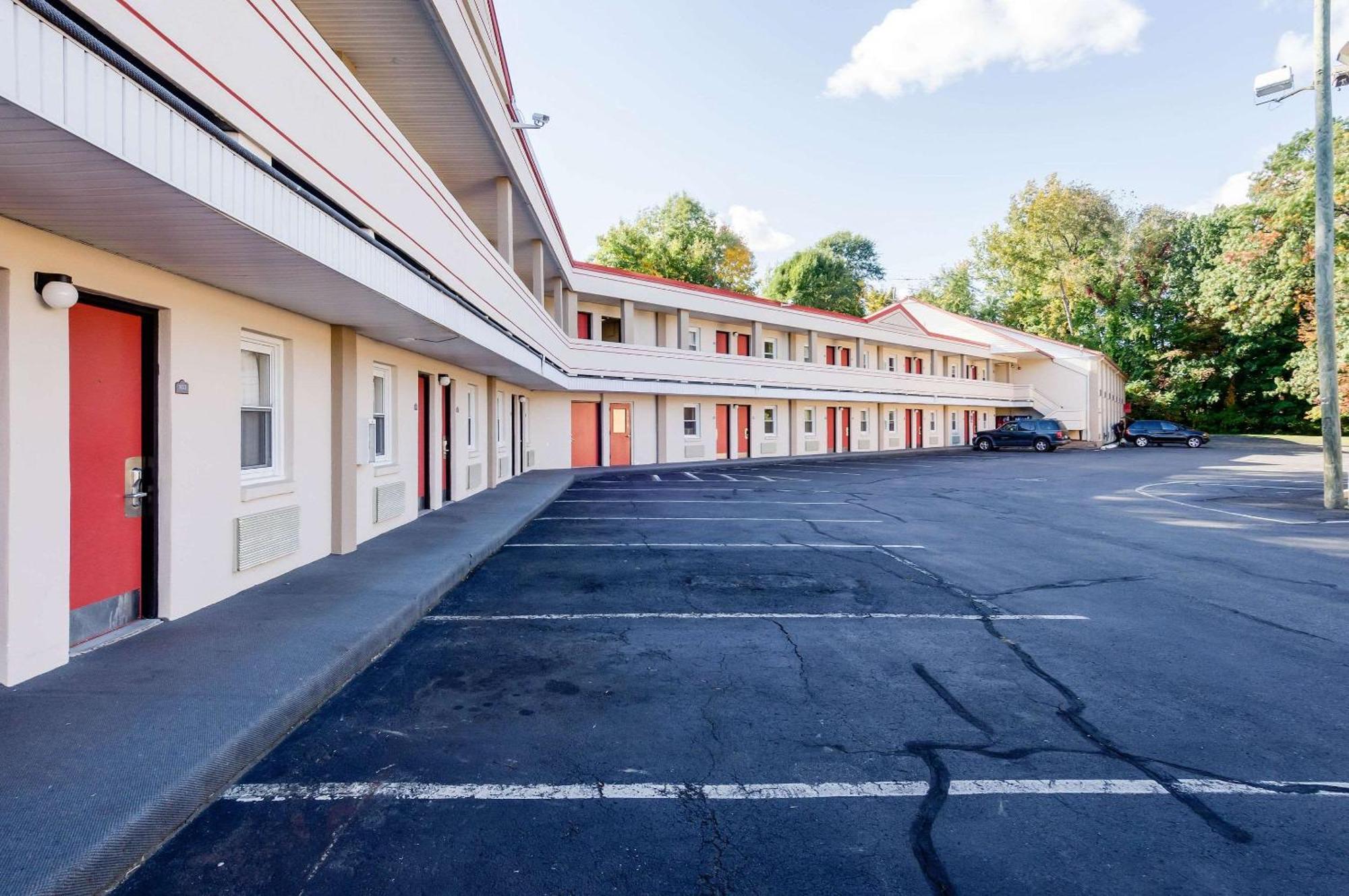 Econo Lodge West Springfield Extérieur photo